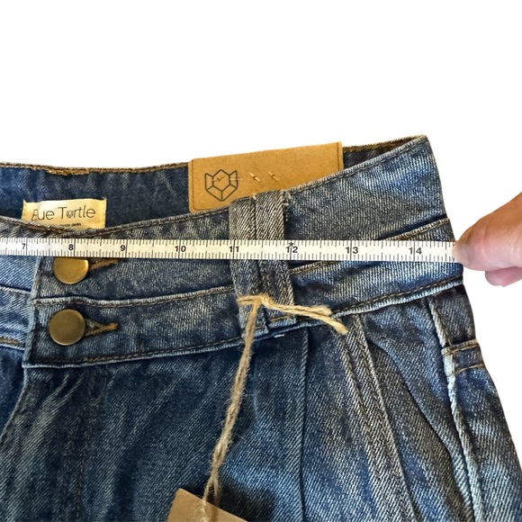 Blue Turtle Fringed 90's High Rise Mom Jean With Double Waistband, Size 3 - Picture 6 of 7